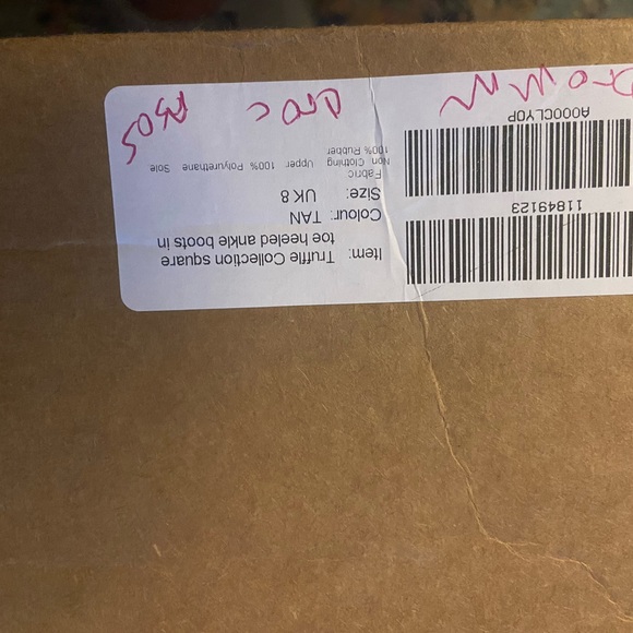 Beautiful Tan Croc embossed Boots - Picture 4 of 6